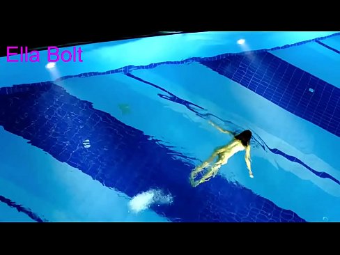 ❤️ Saya tidak bisa berhenti menonton, pirang muda tertangkap basah berenang di kolam resor ELLA BOLT ❤️ Video seks pada kami id.ixiporn.ru ️