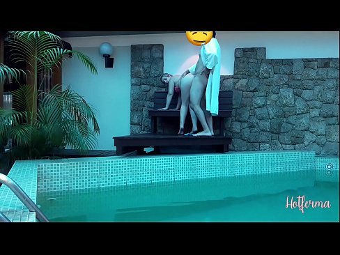 ❤️ Bos mengundang pelayan ke kolam renang, tetapi tidak bisa menahan panas ❤️ Video seks pada kami id.ixiporn.ru ️