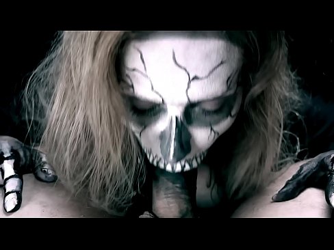❤️ Gadis iblis mengisap ayam dengan mulut hitamnya dan menelan air mani. ❤️ Video seks pada kami id.ixiporn.ru ️